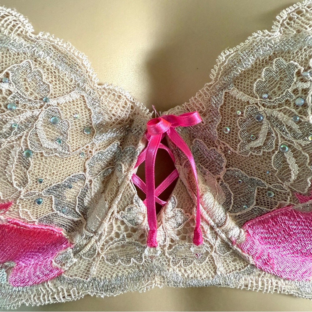Victoria’s Secret Pink Lace Underwire Rhinestone Very Sexy Bra Size 34 DD - Picture 2 of 13